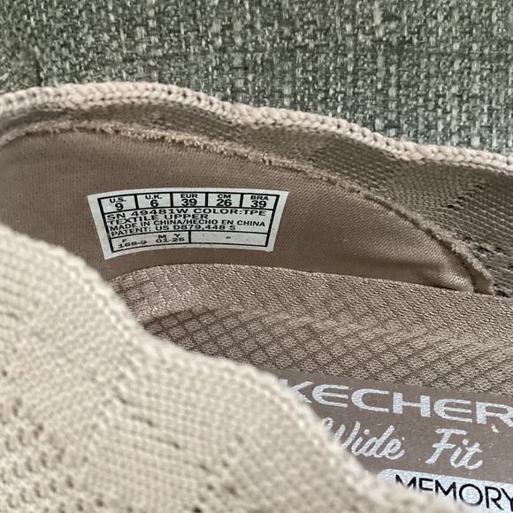 Skechers Women's Max Cushioning Seager - Stat Slip-On Wide Width Casual Sneakers - Picture 8 of 12